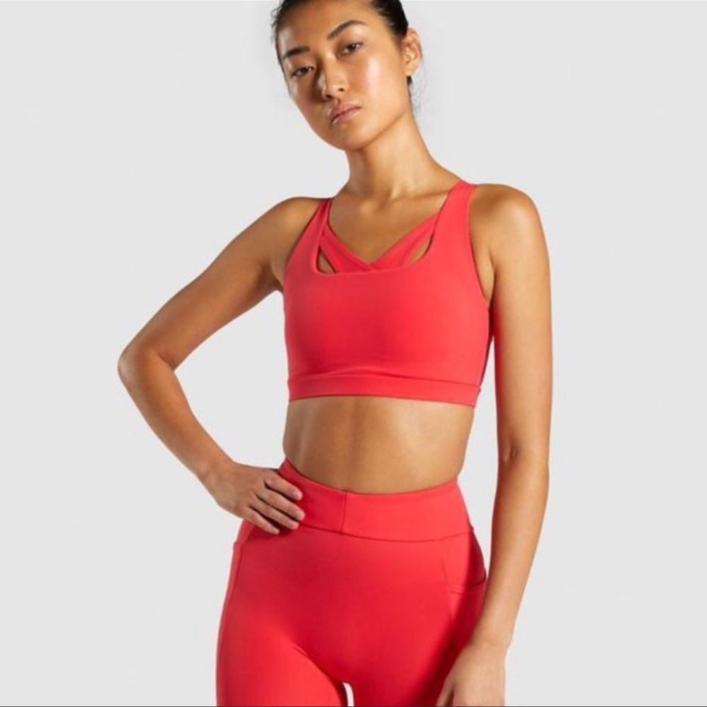 NWT * Gymshark Red Sculpt Spirts Bra with Adjustable Straps in Size XS